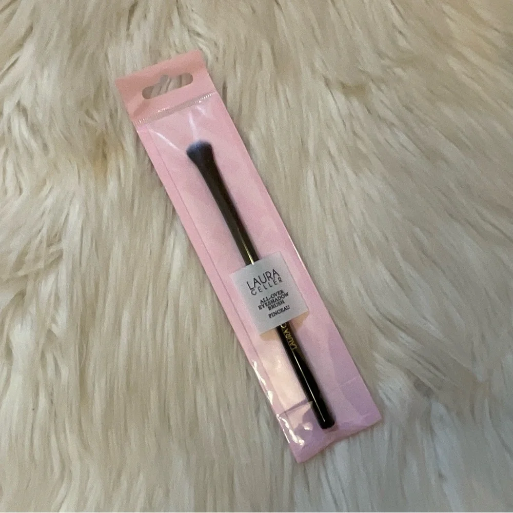 Laura Geller All-Over Eyeshadow Brush - New in Package